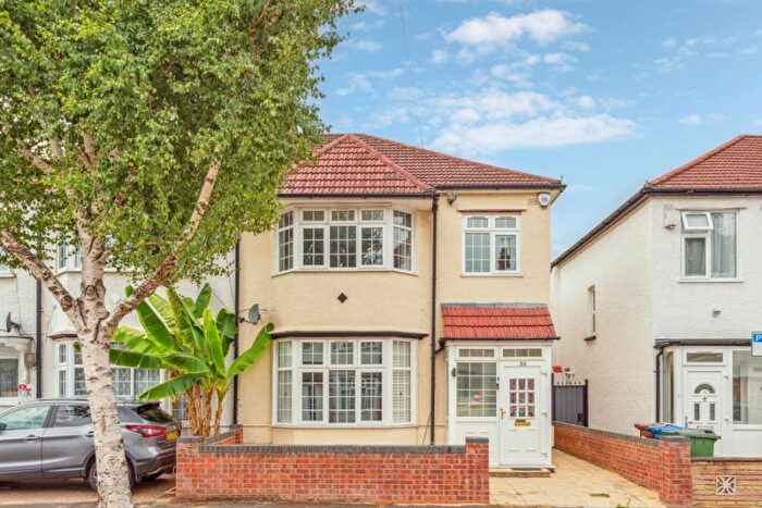 3 Bedroom Semi-Detached House To Rent In Durham Road, HA1