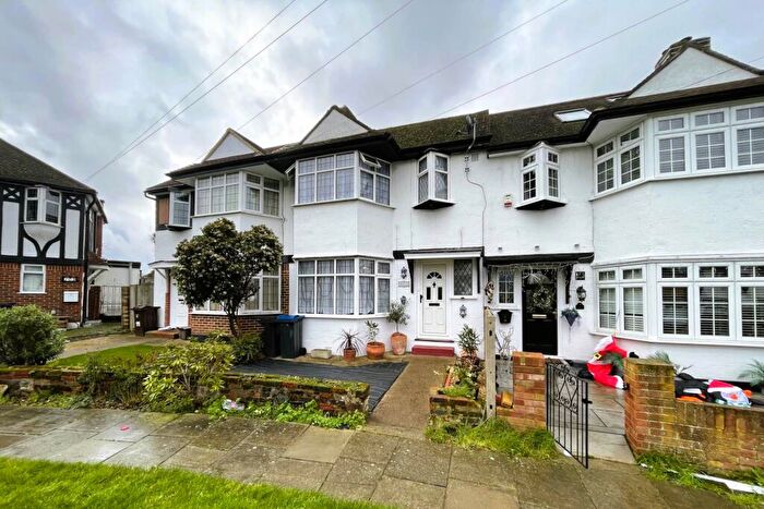 3 Bedroom Terraced House For Sale In Aragon Road, Morden, SM4
