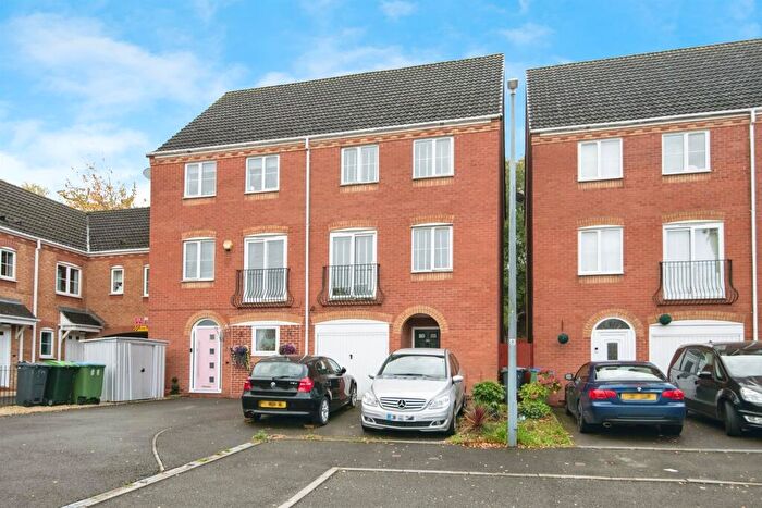 4 Bedroom Town House For Sale In Ferguson Drive, Tipton, DY4
