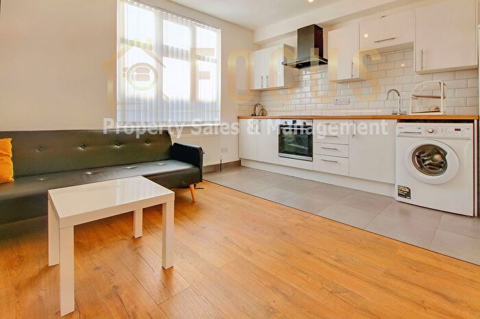 2 Bedroom Flat To Rent In Thurlow Road, Leicester, LE2