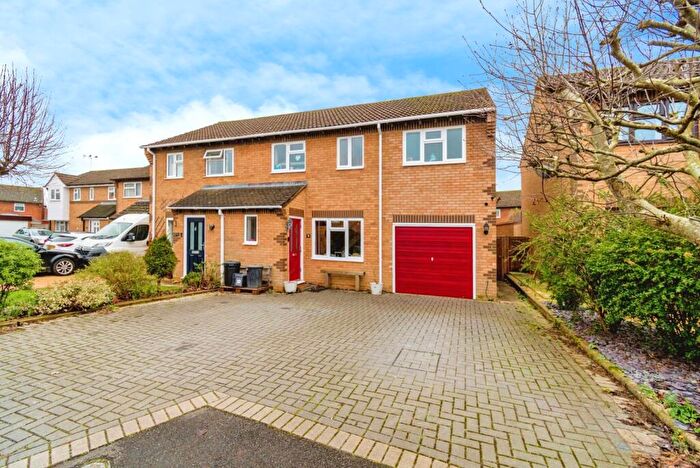 3 Bedroom Semi Detached House For Sale In Alder Close, Marchwood, Southampton, Hampshire, SO40