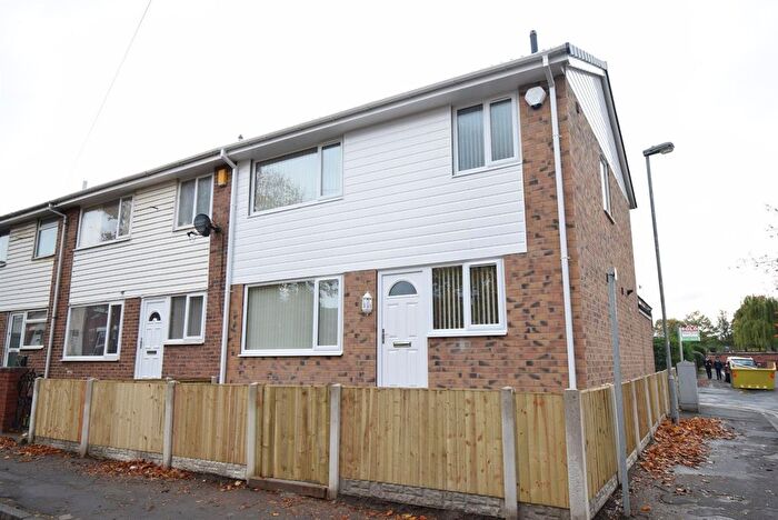 3 Bedroom Town House To Rent In Wesley Street, Wakefield, WF1