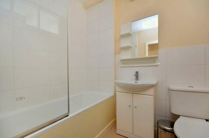 Studio To Rent In Warren Court, Fitzrovia, London, NW1