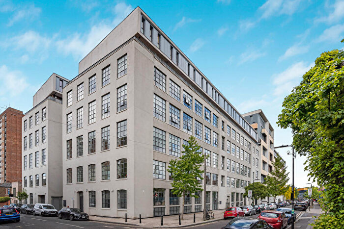 2 Bedroom Apartment For Sale In Chatham Place, London, E9 - Photo 4