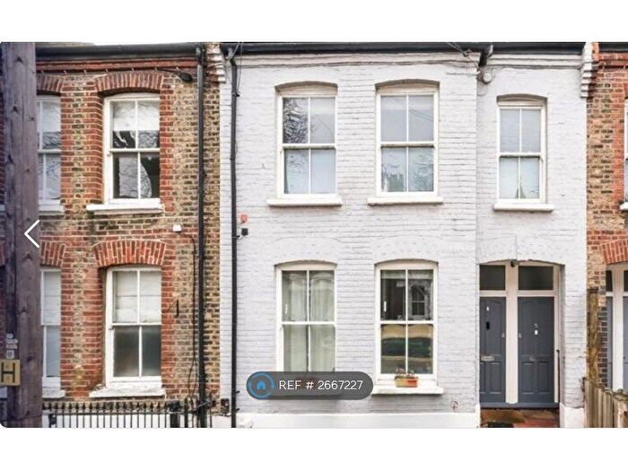 2 Bedroom Flat To Rent In Goldsboro Road, London, SW8