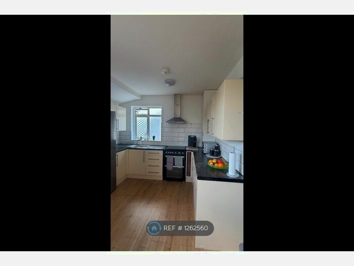 2 Bedroom Flat To Rent In Sunny Gardens Road, Hendon, NW4
