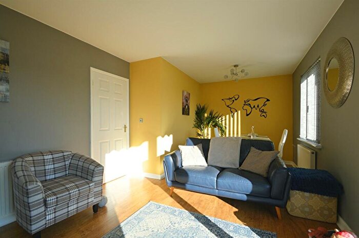 2 Bedroom Detached Bungalow For Sale In Large South-facing Garden * Lake, PO36