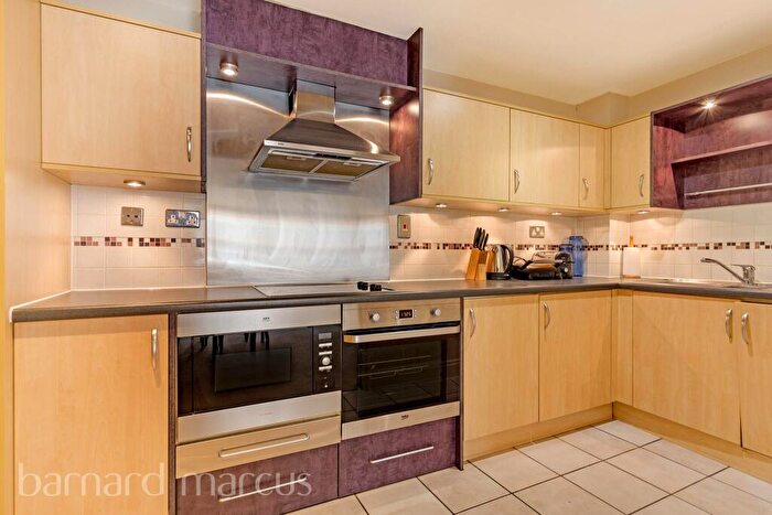 2 Bedroom Apartment To Rent In Smugglers Way, SW11