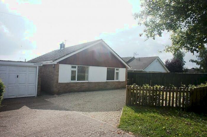 3 Bedroom Bungalow To Rent In Farthinghoe Road, Charlton, Oxfordshire, OX17