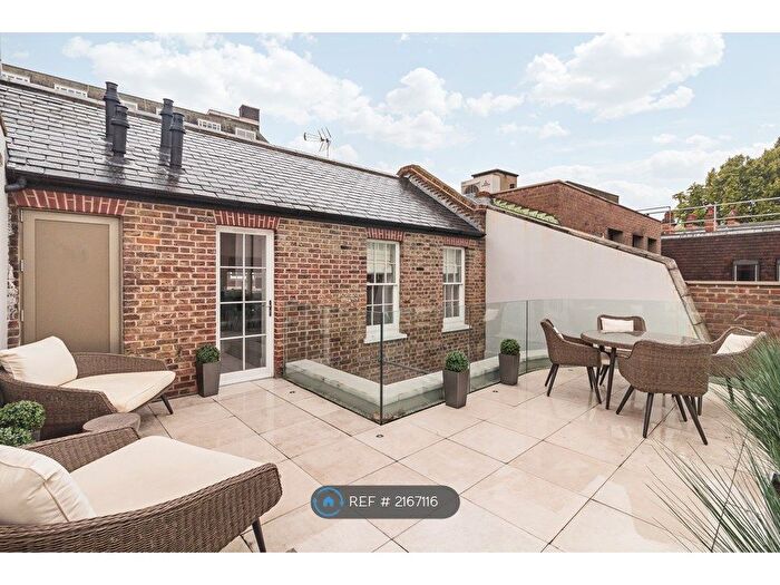 2 Bedroom Flat To Rent In Warwick Court, London, WC1R