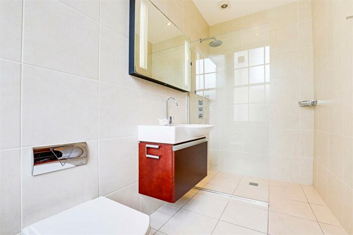 2 Bedroom Apartment For Sale In The Cedars, Sherwood, Nottinghamshire, NG5