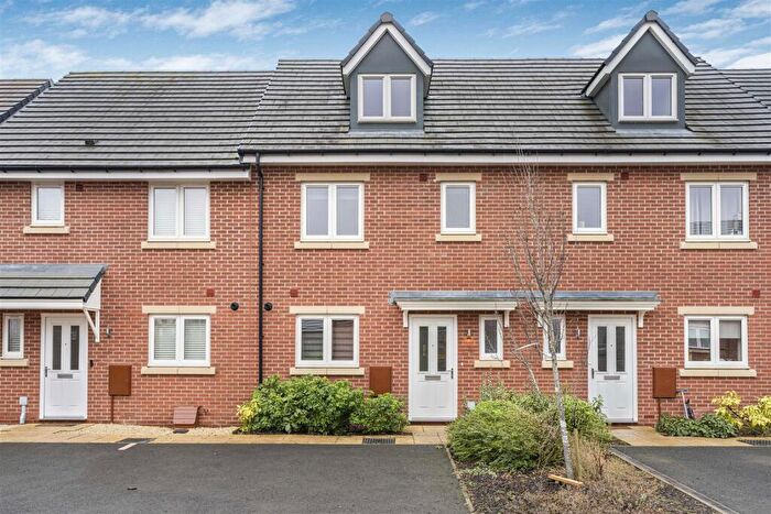 4 Bedroom Terraced House To Rent In Whitby Close, Daventry, NN11
