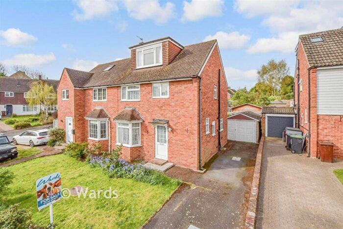 4 Bedroom Semi Detached House For Sale In Chestnut Walk, Larkfield, Kent, ME20