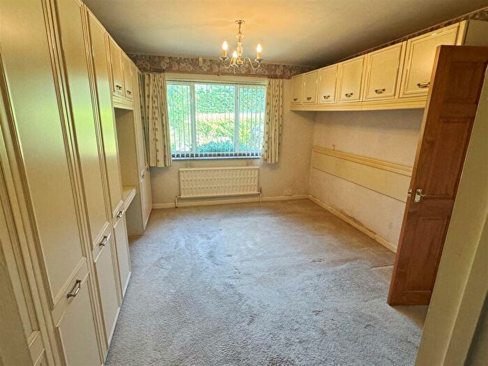 2 Bedroom Bungalow For Sale In Falkland Drive, Newbury, RG14