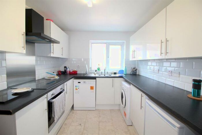 5 Bedroom Property To Rent In **&#pppw** Herald Close, Beeston, NG9