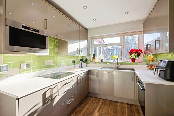 3 Bedroom Semi-detached House For Sale In Templestowe Hill, Leeds, LS15