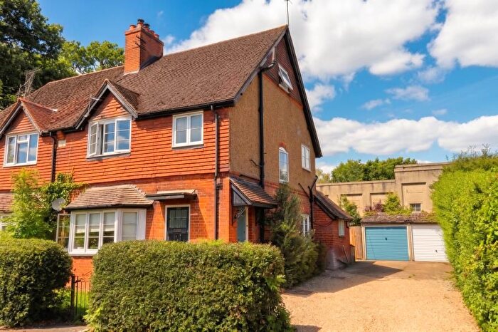 2 Bedroom Maisonette To Rent In Woking, Surrey, GU22