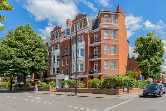 3 Bedroom Flat To Rent In Castelnau, Barnes, SW13