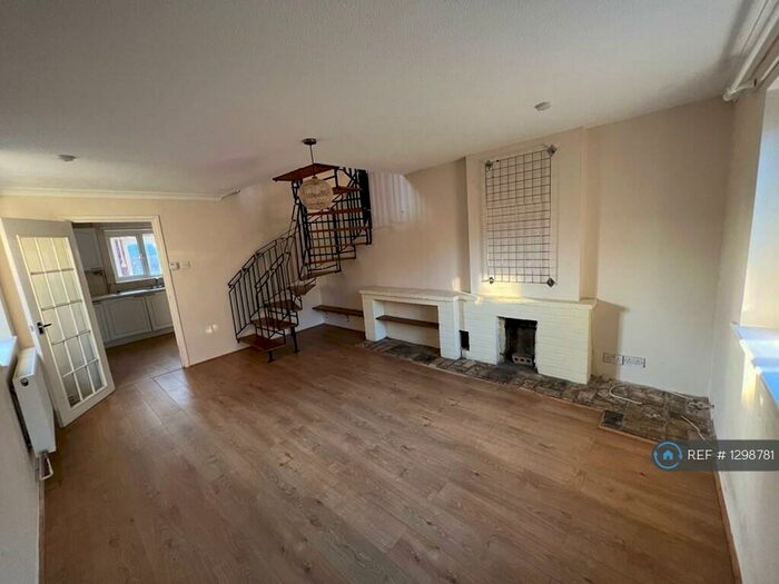 2 Bedroom End Of Terrace House To Rent In Cobholm Place, Cambridge, CB4