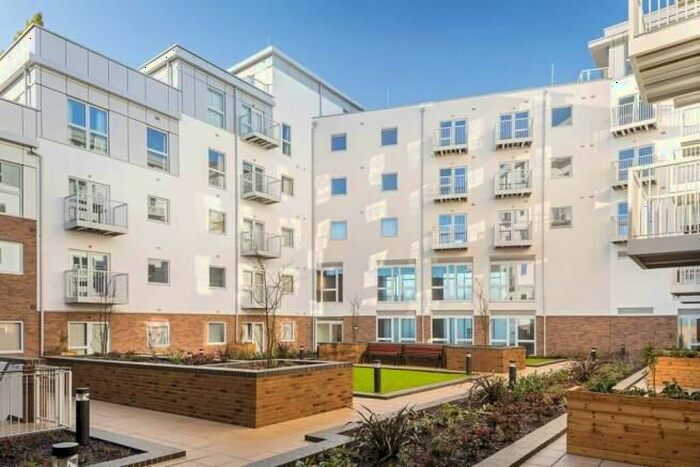 2 Bedroom Flat To Rent In Austen House, Station View, Guildford, GU1