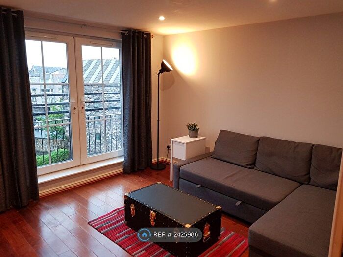 2 Bedroom Flat To Rent In Giles Street, Edinburgh, EH6