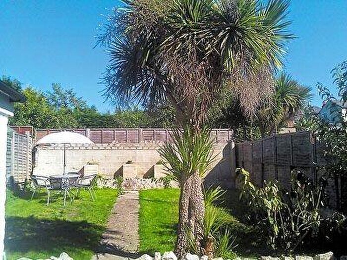 2 Bedroom House To Rent In Oakfield High Street, PO33