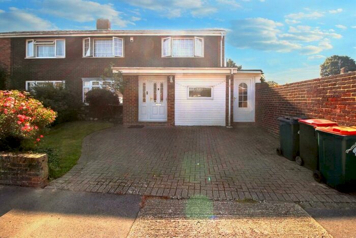 4 Bedroom House To Rent In Newmarket Road, Crawley, RH10