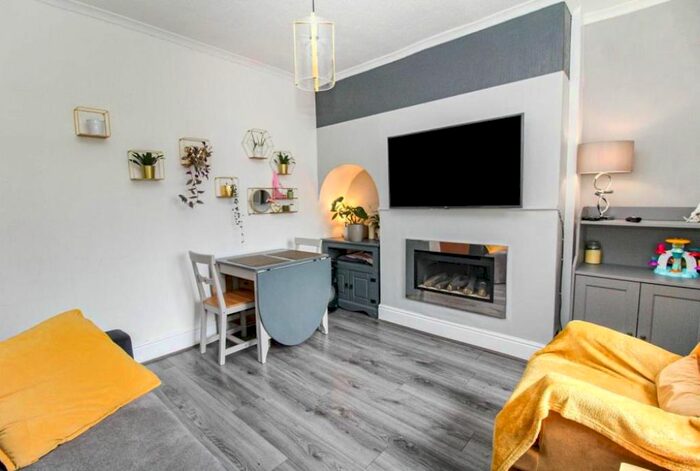 2 Bedroom Flat To Rent In Marlborough Road, Hillingdon, UB10