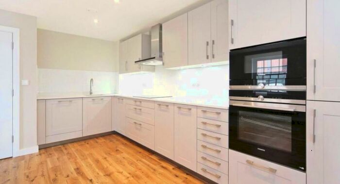 3 Bedroom Flat To Rent In Molesworth Street, London, SE13