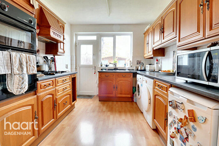3 Bedroom End Of Terrace House For Sale In Davington Road, Dagenham, RM8