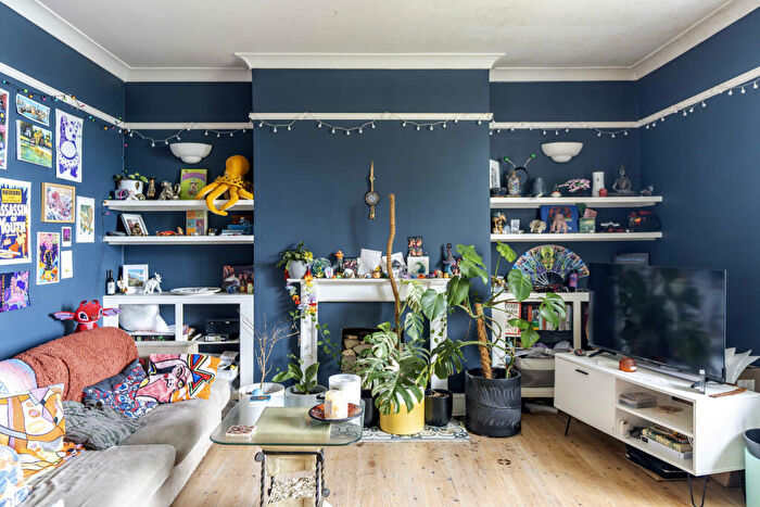 2 Bedroom Flat For Sale In Springfield Road, Cotham, Bristol, BS6