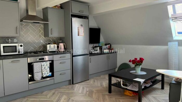 2 Bedroom Apartment To Rent In City Road, Cardiff, CF24