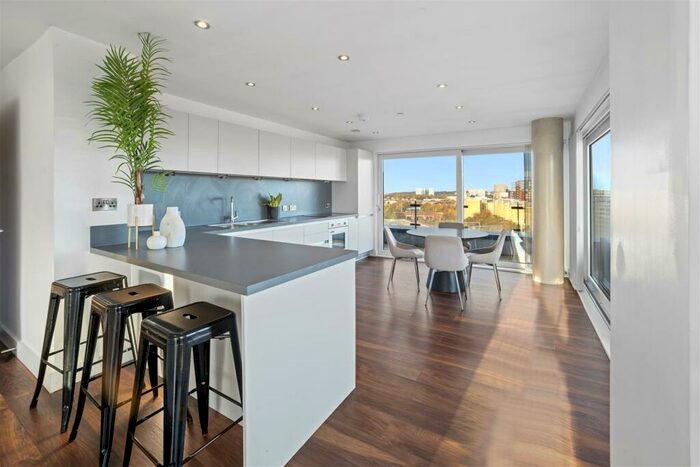 2 Bedroom Penthouse To Rent In Wilburn Basin, Manchester, M5