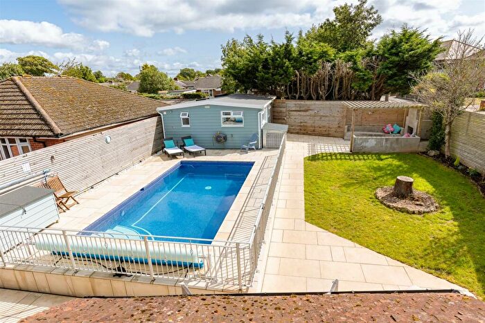 4 Bedroom Detached House For Sale In Detached Cottage With Annexe And Swimming Pool - Baring Road, Cowes, PO31