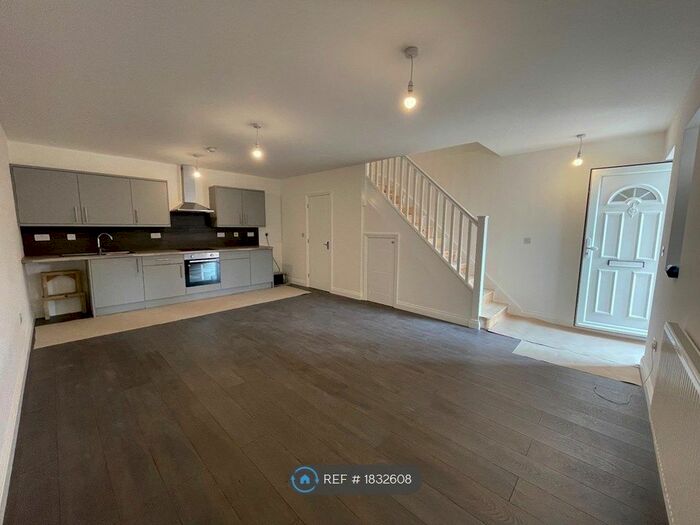 2 Bedroom Flat To Rent In High Road, London, N22