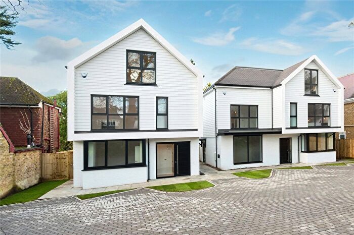 4 Bedroom Detached House For Sale In Stevens Lane, Claygate, KT10