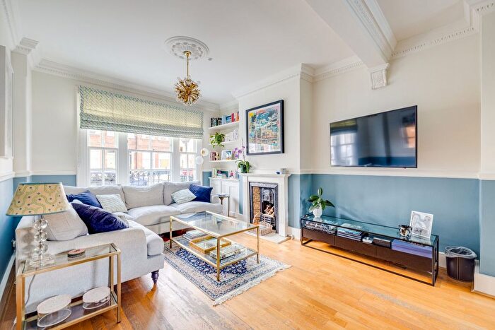 4 Bedroom Property For Sale In Hazlebury Road, Sands End, SW6