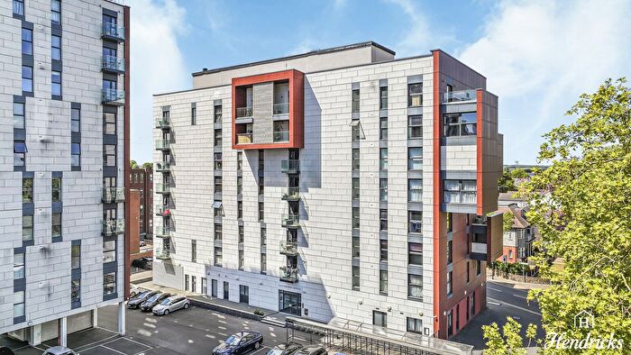 2 Bedroom Flat For Sale In Victoria Avenue, Southend-On-Sea, SS2