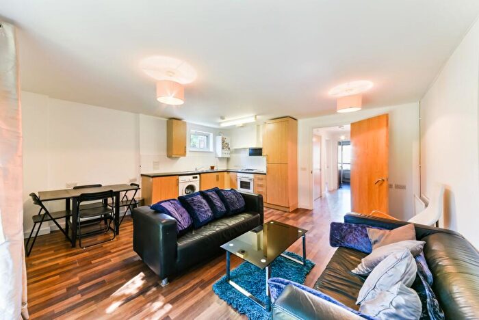 2 Bedroom Flat To Rent In Cundy Road, Royal Docks, London, E16