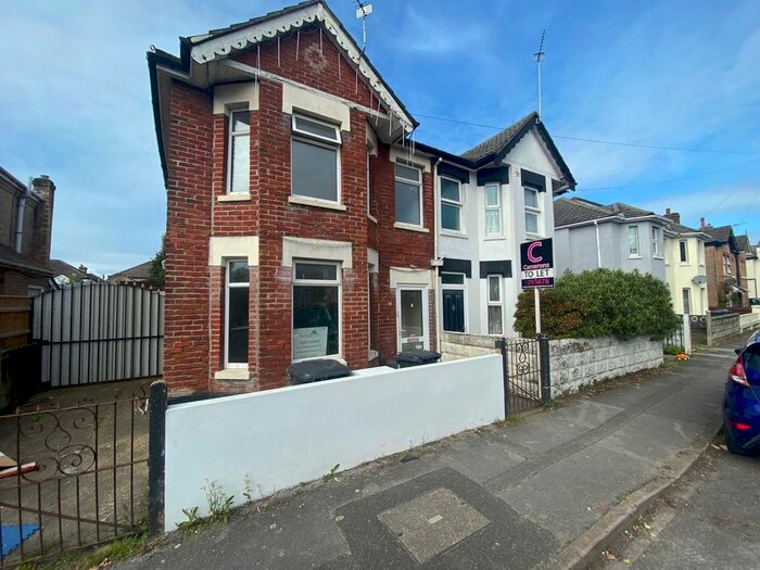 4 Bedroom Detached House To Rent In Lincoln Avenue, Bournemouth, BH1