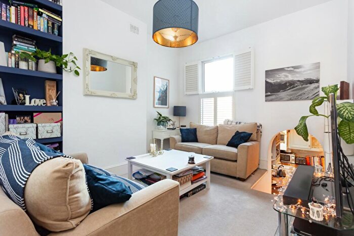 2 Bedroom Flat To Rent In Strathblaine Road, London, SW11