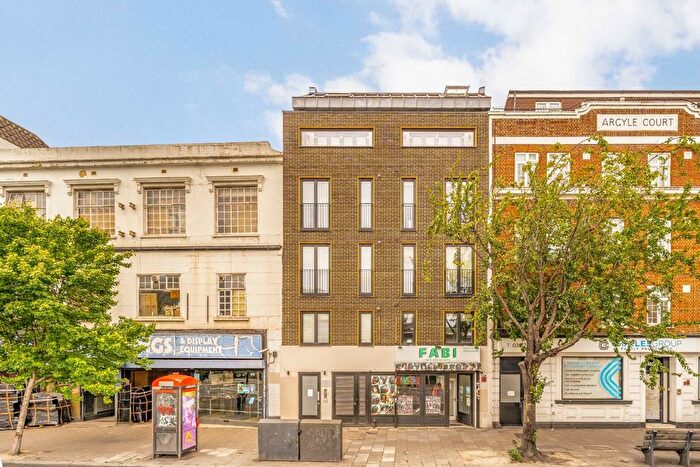 2 Bedroom Flat For Sale In Seven Sisters Road, London, N7