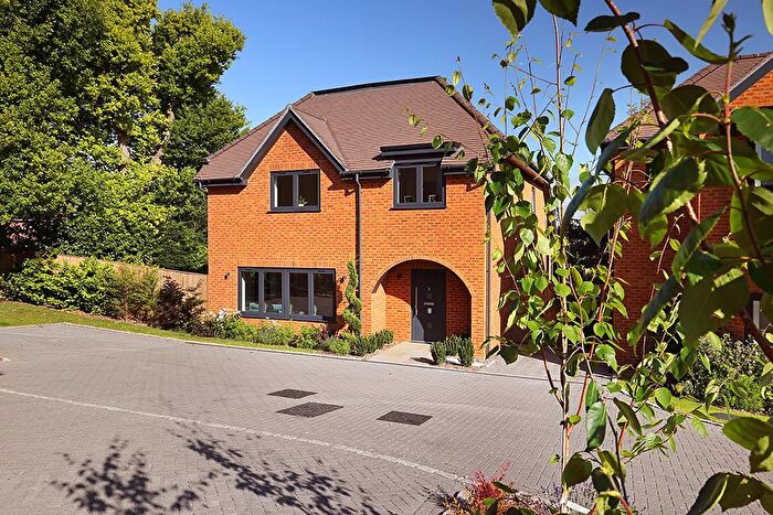 4 Bedroom Detached House For Sale In Chartland Close, Great Bookham, KT23