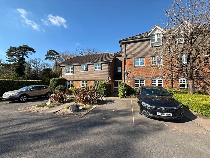 2 Bedroom Flat For Sale In Colham Road, Uxbridge, UB8