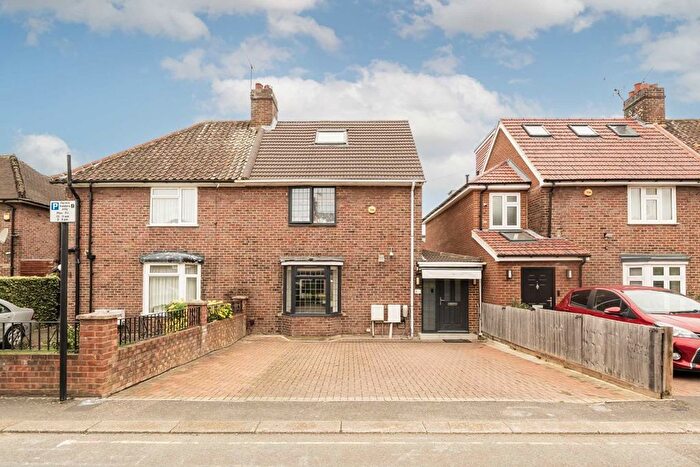 4 Bedroom Semi Detached House For Sale In Howard Close, Acton, W3