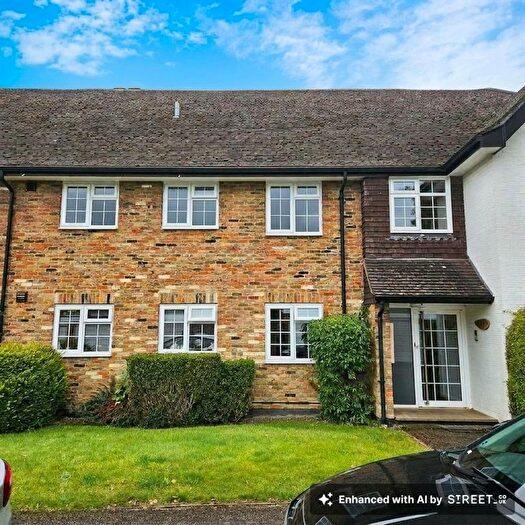 2 Bedroom Flat To Rent In Lexham Gardens, Amersham, HP6