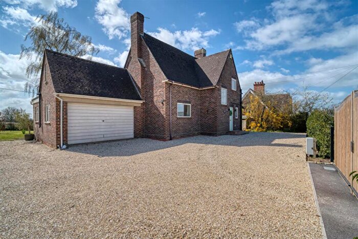 3 Bedroom Detached House For Sale In Long Cross, Shaftesbury, SP7