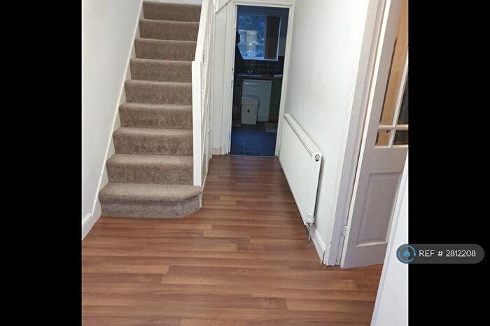 3 Bedroom Semi Detached House To Rent In Lansbury Crescent, Dartford, DA1