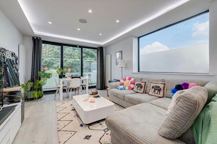 2 Bedroom Flat To Rent In Lordship Lane, London, SE22