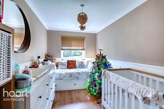 2 Bedroom Apartment For Sale In Grange Gardens, London, N14